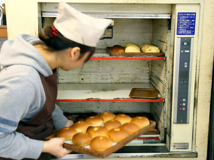 まつむら　２階の工房から毎日パンが降りてくる