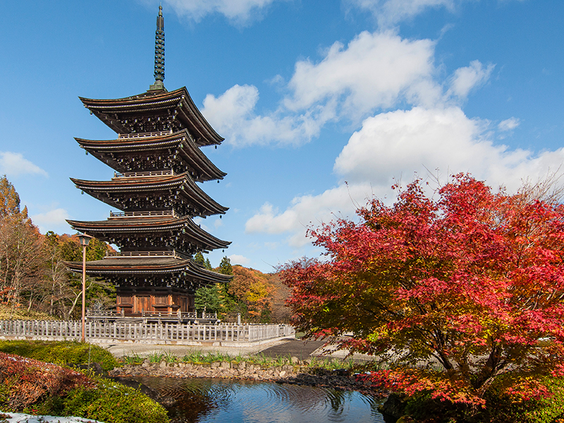 紅葉の五重塔