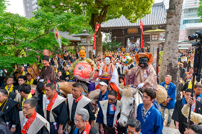 馬上の三福神と稚児