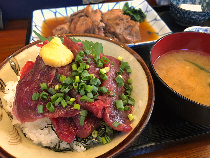 マグロ尾の身煮付け定食（のど肉丼）