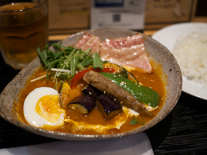 鶏肉1/2と野菜のスープカレー+ベーコントッピング