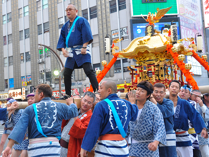 すすきの祭りの神輿